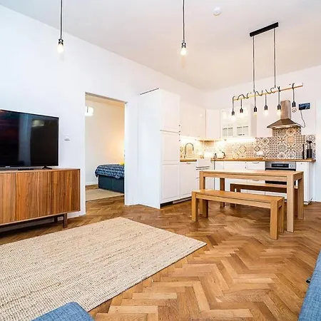 Elegant, Modern, 2-bed Flat By Museum Of Prága