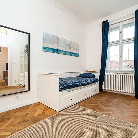 Elegant, Modern, 2-bed Flat By Museum Of
