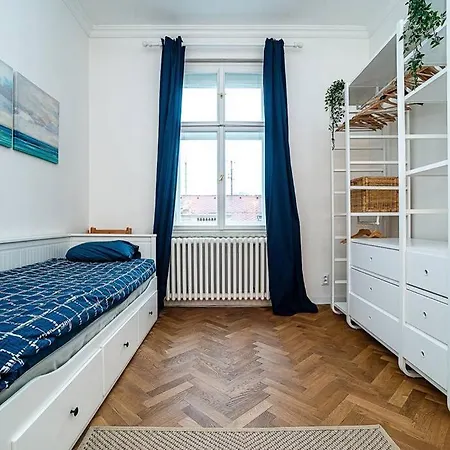 Elegant, Modern, 2-bed Flat By Museum Of *