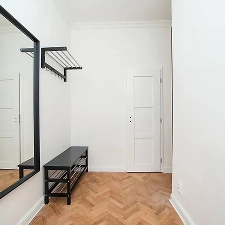 Apartman Elegant, Modern, 2-bed Flat By Museum Of *