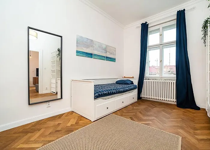 Elegant, Modern, 2-bed Flat By Museum Of
