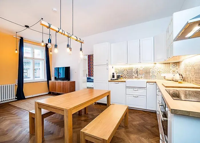 Elegant, Modern, 2-bed Flat By Museum Of